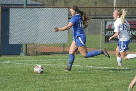 Lake Fenton Soccer Defeats Genesee Christian 4 1 Sports Coverage For