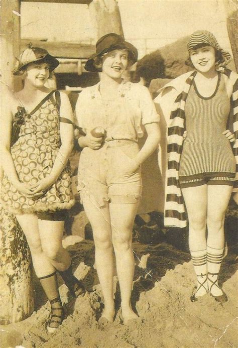 25 Cool Photos Show What Womens Swimsuits Looked Like In The 1920s