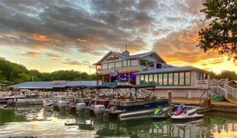 18 Smith Mountain Lake Restaurants to Try by Boat [2024]