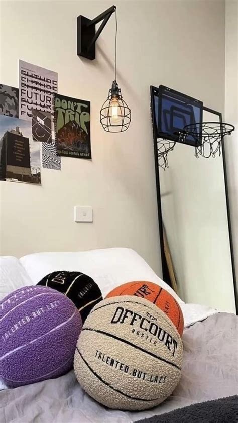 Basketball inspired bedroom | Basketball room, Hypebeast room, Room ideas bedroom