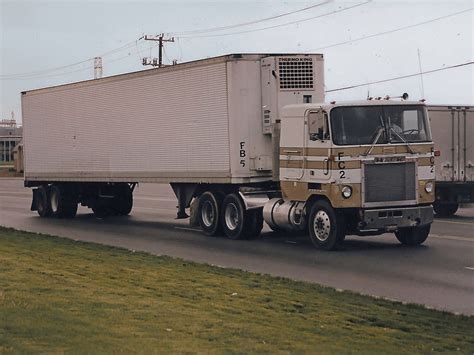 Mack Cruiseliner Cabover Mack With A Piece Of The Bumper M Flickr