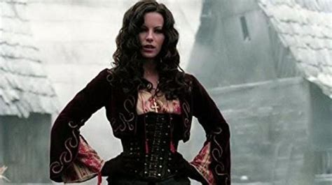 The replica of the costume Anna Valerious (Kate Beckinsale) in Van ...