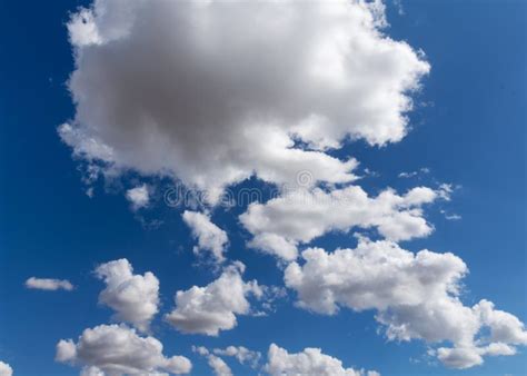 Cielo Blu Con Le Nubi Bianche Immagine Stock Immagine Di Meteorologia