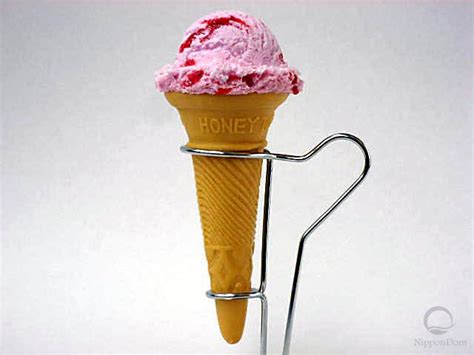 Buy Strawberry ice cream with strawberry sauce directly from japanese ...