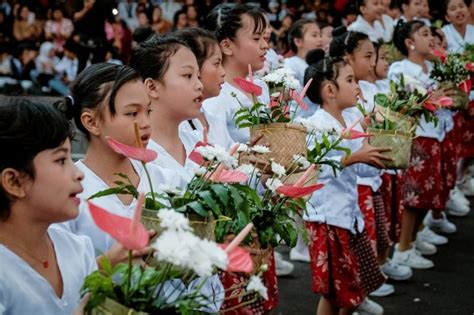 Festival Bunga Tomohon Hadirkan Karnaval Kendaraan Hias Hingga Parade