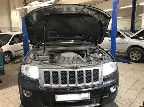 Внутреннее спокойствие Jeep Grand Cherokee WK2 5 7 л 2011 года