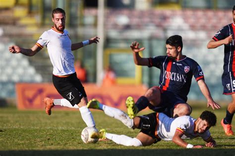 Lega Pro Fondi Messina 1 1 i peloritani non sfruttano la superiorità