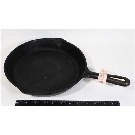 CAST IRON FRYING PAN