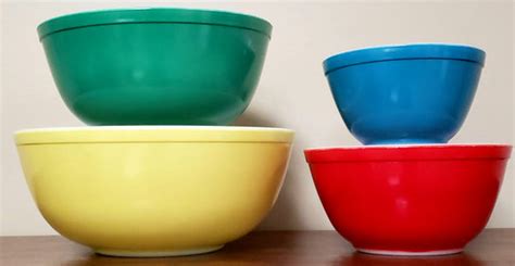 Vintage Pyrex Primary Colors Nesting Mixing Bowls Set Of 4 Zsinta