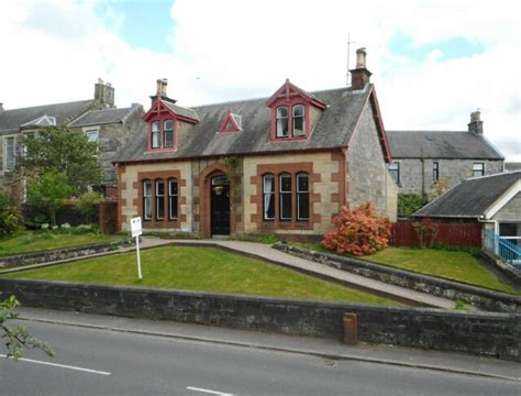 House On Dunlop Road Stewarton Richard Sutcliffe Cc By Sa 2 0