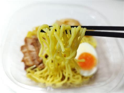 鶏と魚介のwスープ！冷し醤油ラーメン【ローソン】こだわり詰まった醤油ラーメンです いぬきちのコンビニ飯