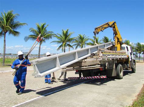 Prefeitura da Barra dos Coqueiros troca todos postes de iluminação na