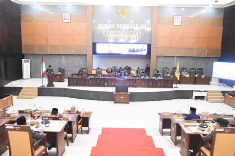 Hari Ketiga Menjabat PJ Bupati Sinjai Serahkan Ranperda Perubahan APBD