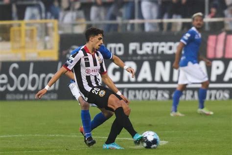 Zé Carlos Na Vaga De André Almeida Mais Guimarães