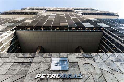 Petrobras Petr Ajusta Valores De Dividendos E Jcp