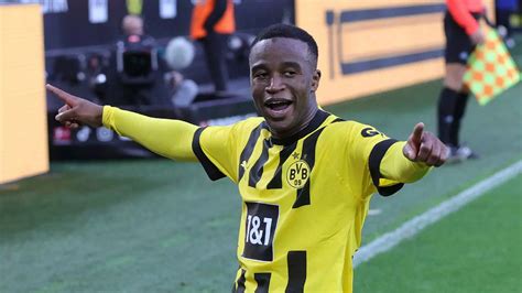 Borussia Dortmund Teenager Youssoufa Moukoko Breaks Bundesliga Record