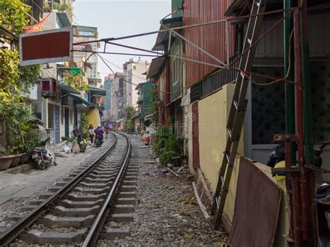 Trem Street Hanoi Vietnam Famosa Rua Trem Descendo Foto De