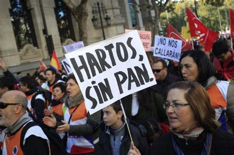 Miles De Personas De Todas Las Mareas Protestan Contra Los Recortes Y