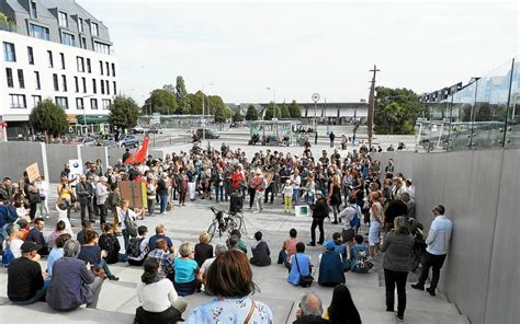 Plan Te En Danger Personnes Marchent Pour Le Climat Le T L Gramme