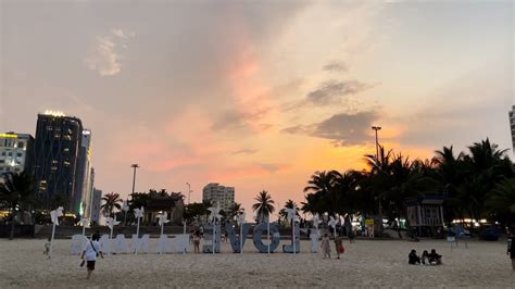 Menikmati Suasana Sunset Dan Malam Hari Di Pantai My Khe Da Nang