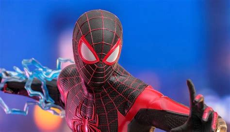 Peter Parker Miles Morales Swing Into Action In Spider Man 2 Hot Toys