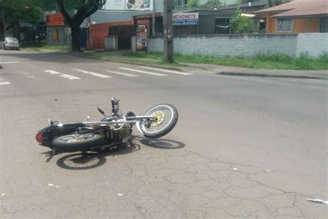 Motociclista Fica Ferido Em Acidente E Motorista Foge Do Local