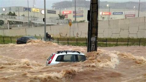 Chuva Forte Granizo E Ruas Alagadas Deixam Rastro De Destruição Em