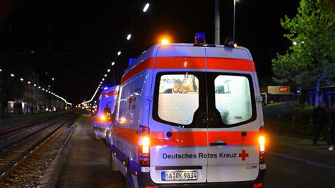 Mannheim Neckarau Fotos Mann St T Mit Stra Enbahn Zusammen