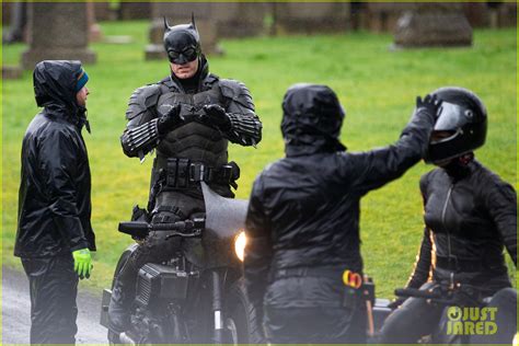 The Batman Set Photos Reveal Closer Look At New Batsuit Photo 4440371 Robert Pattinson