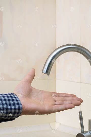 The Steady Pour Method for Pouring Liquids Without Spills