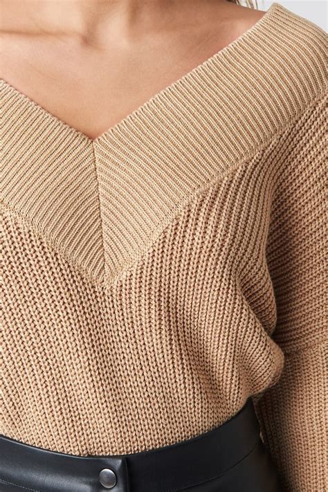 V Neck Knitted Sweater Beige Na