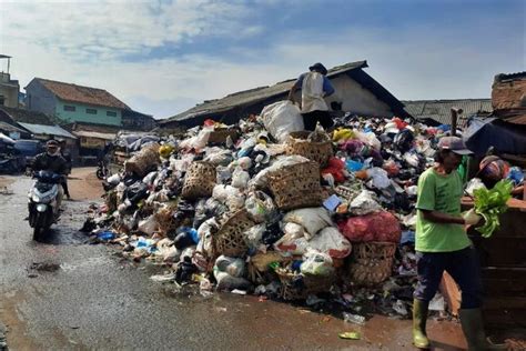 Bau Sampah Dari Pasar Baru Majalaya Warga Kampung Pasar Domba Dan