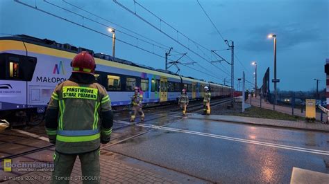 Tragedia Na Torach W Rzezawie Nie Yje Pieszy Potr Cony Przez Poci G