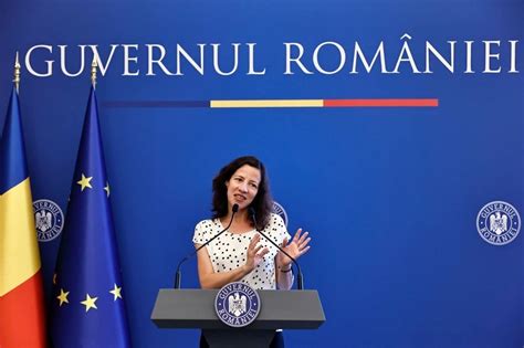 Premier Pentru Rom Nia Roxana M Nzatu Noul Vicepre Edinte Al