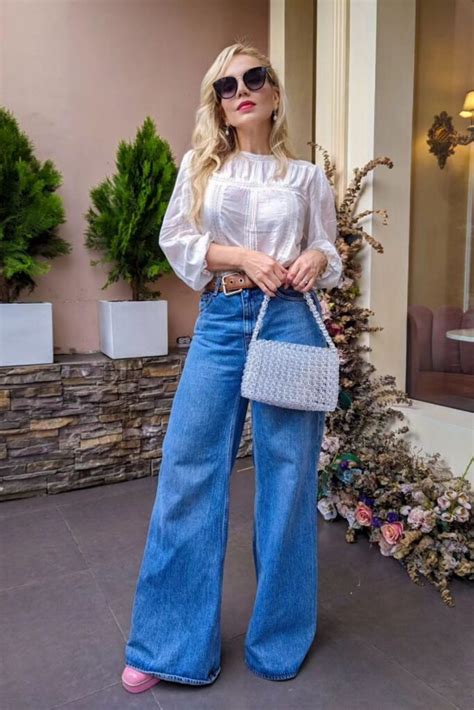 18 Flare Jeans Outfit Ideas That Are Totally On Trend