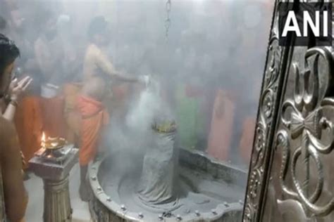 Mp Devotees Throng Mahakaleshwar Temple On Last Shravan Somvar In Ujjain