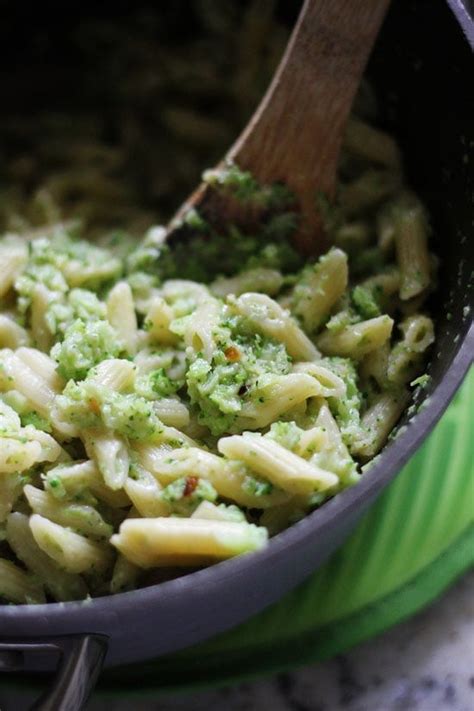 Broccoli Pesto Pasta - Lauren's Latest