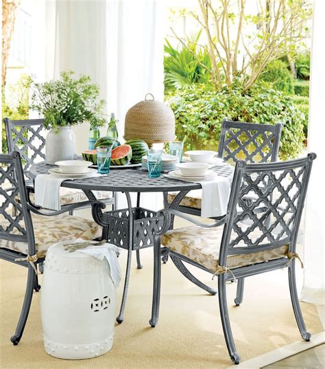 20+ Small Patio Furniture Ideas - DECOOMO