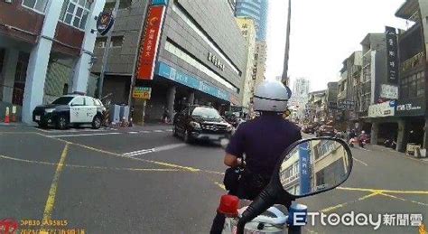 有夠白目！賓士休旅車警所前跨越雙白線 當場遭攔下開單 Ettoday新聞雲 Line Today