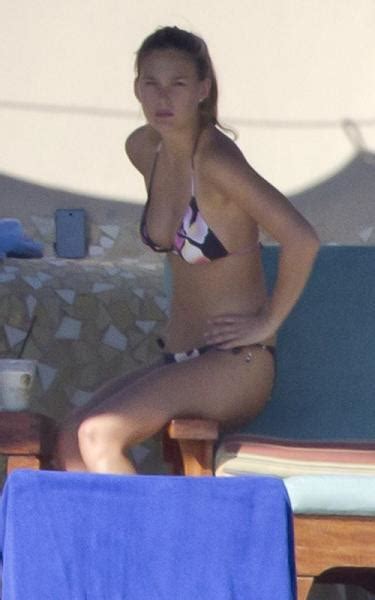 Kim Kardashian Haircut Bar Refaeli Bikini Candids In Mexico