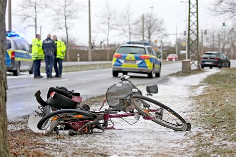 Unfall In Zwickau Radfahrer Von Seat Erfasst Und Schwer Verletzt