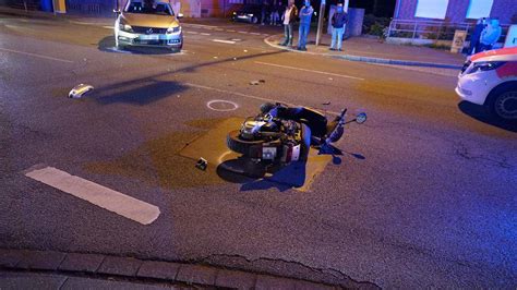 Velbert Rollerfahrer Bei Unfall Schwer Verletzt