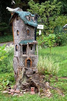 tree stump fairy house (Hmm an excellent little house for the fae. I ...