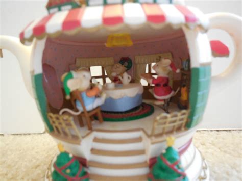 Enesco Brand Tea Pot Mice Multi Action Music Box We Wish You A Merry