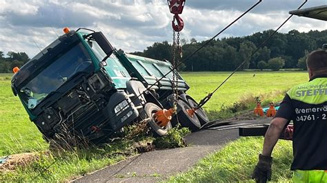 Vu Lkw Auslaufende Betriebsstoffe Freiwillige Feuerwehr Bremerv Rde