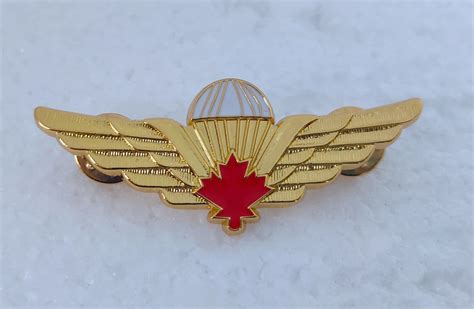 Canada Army Jump Wings Parachutist Hat Metal Badge Pin Uniform Insignia