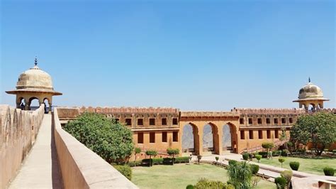 Walk across 3 famous forts in Jaipur in one day :: Rajasthan Forts :: Golden Triangle, India