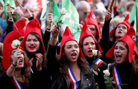 Thousands Protest French Ivf Law For Single Women Lesbians