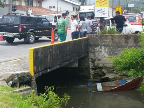 G Ponte No Centro Do Porto Belo Sc Interditada Para Ve Culos