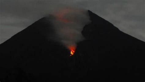 Gunung Merapi Luncurkan Awan Panas Transindonesia Co